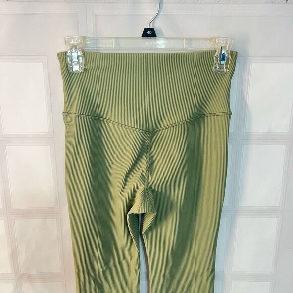 Athleta Sage Green Elation Ribbed V Back Cropped Flare Leggings Size Small - Picture 6 of 11